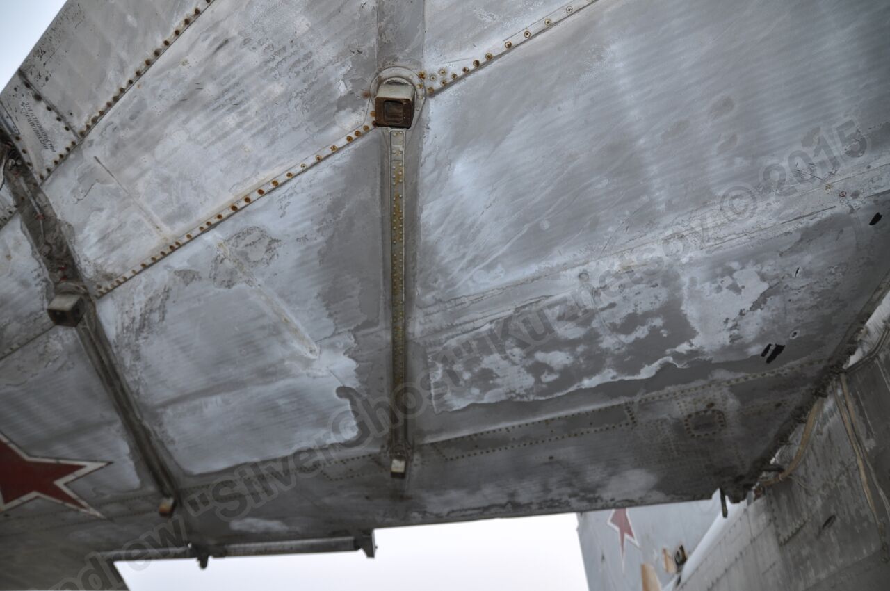 MiG-25PU_undercarriage_0092.jpg
