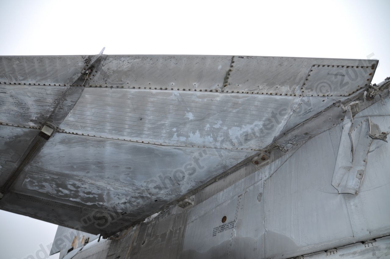 MiG-25PU_undercarriage_0093.jpg