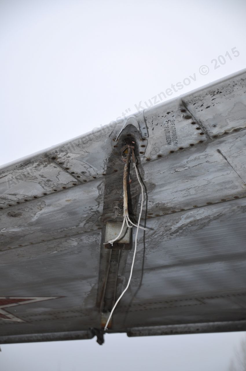 MiG-25PU_undercarriage_0096.jpg