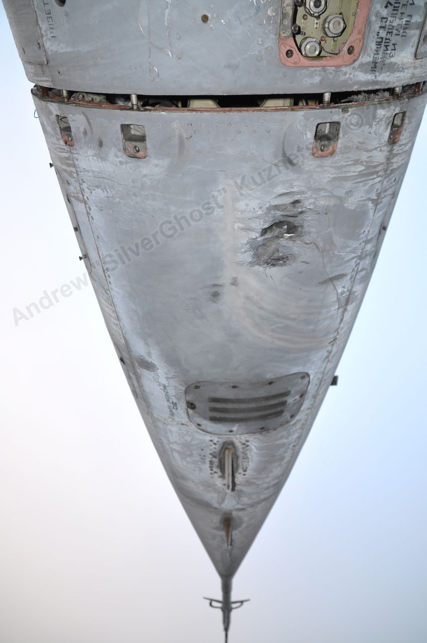 MiG-25PU_undercarriage_0101.jpg