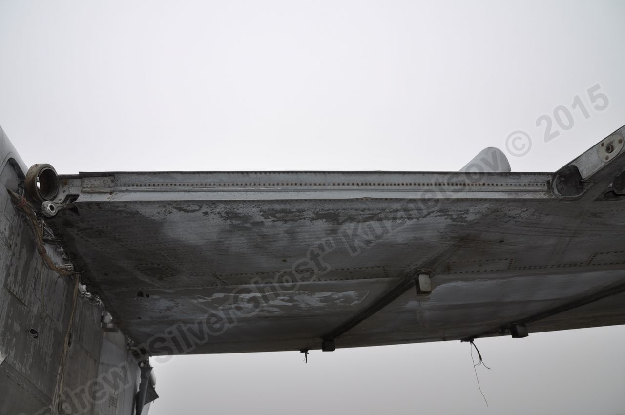 MiG-25PU_undercarriage_0104.jpg