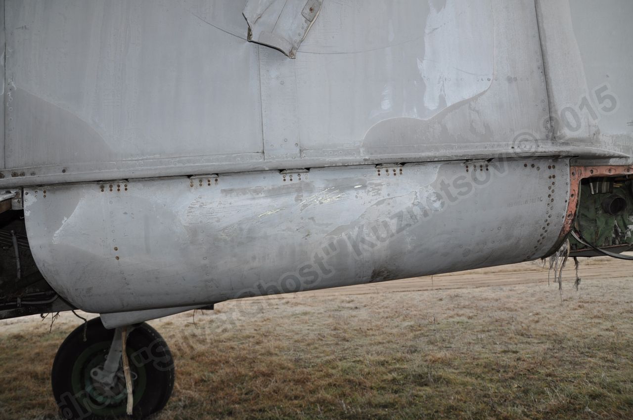 MiG-25PU_undercarriage_0113.jpg