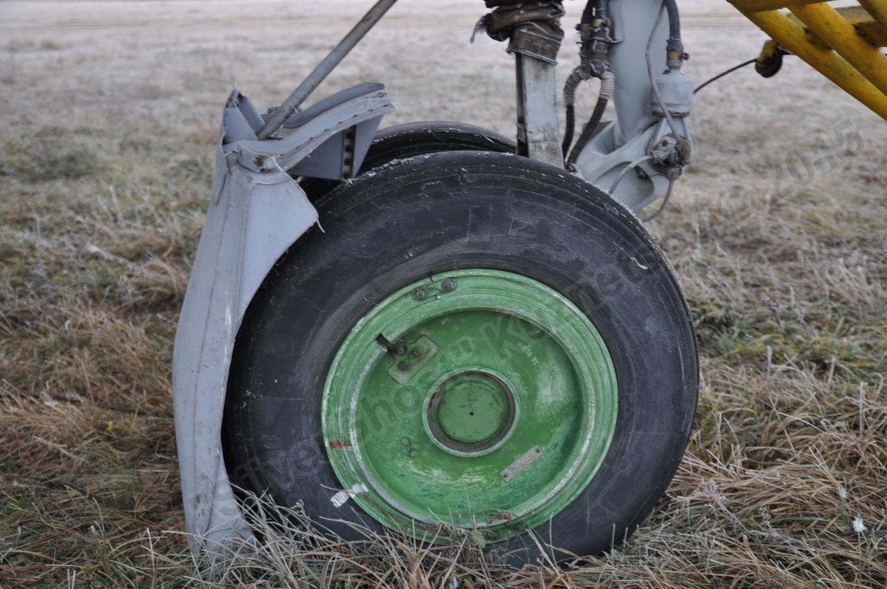 MiG-25PU_undercarriage_0119.jpg