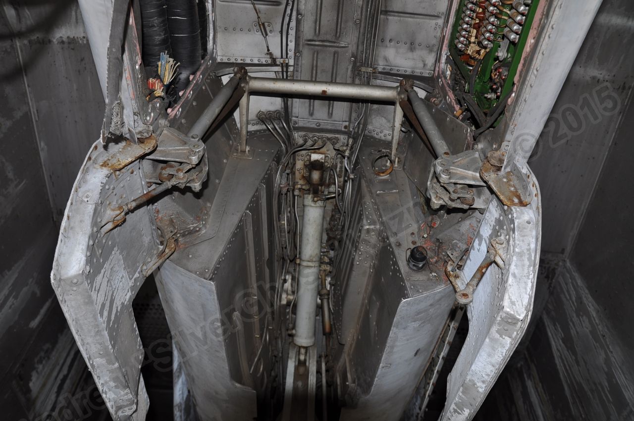 MiG-25PU_undercarriage_0125.jpg