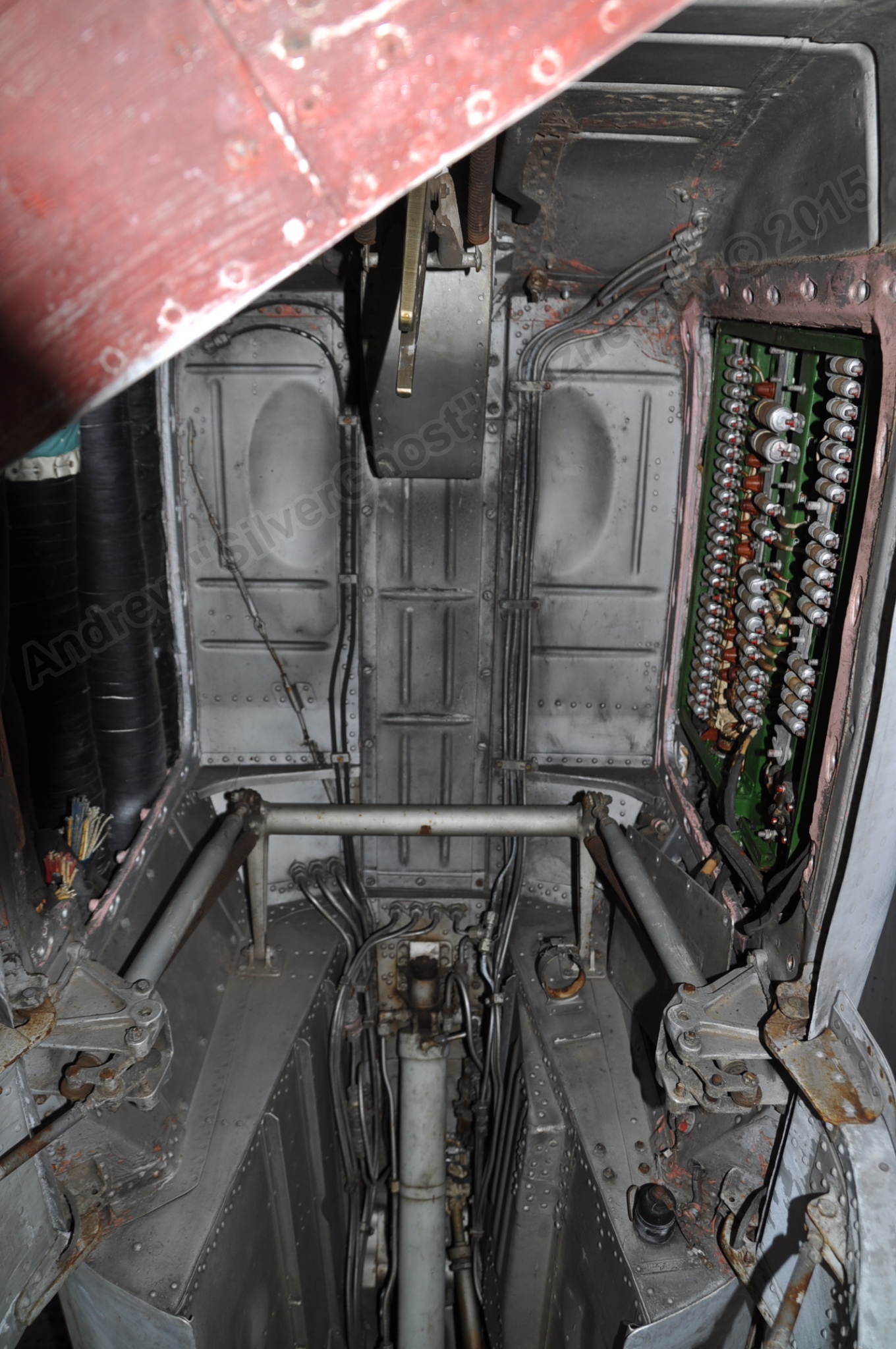 MiG-25PU_undercarriage_0126.jpg