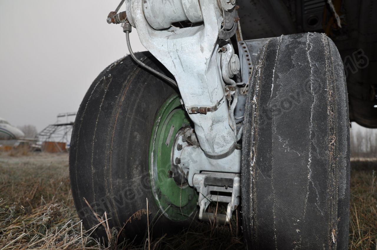 MiG-25PU_undercarriage_0143.jpg