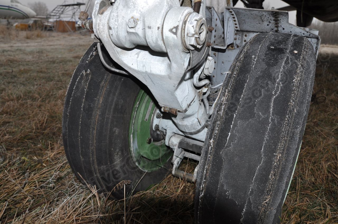 MiG-25PU_undercarriage_0144.jpg