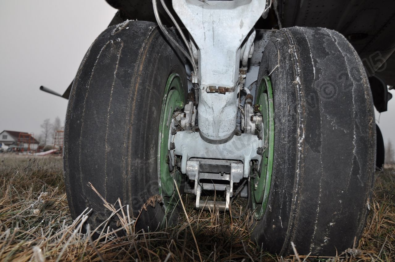 MiG-25PU_undercarriage_0145.jpg