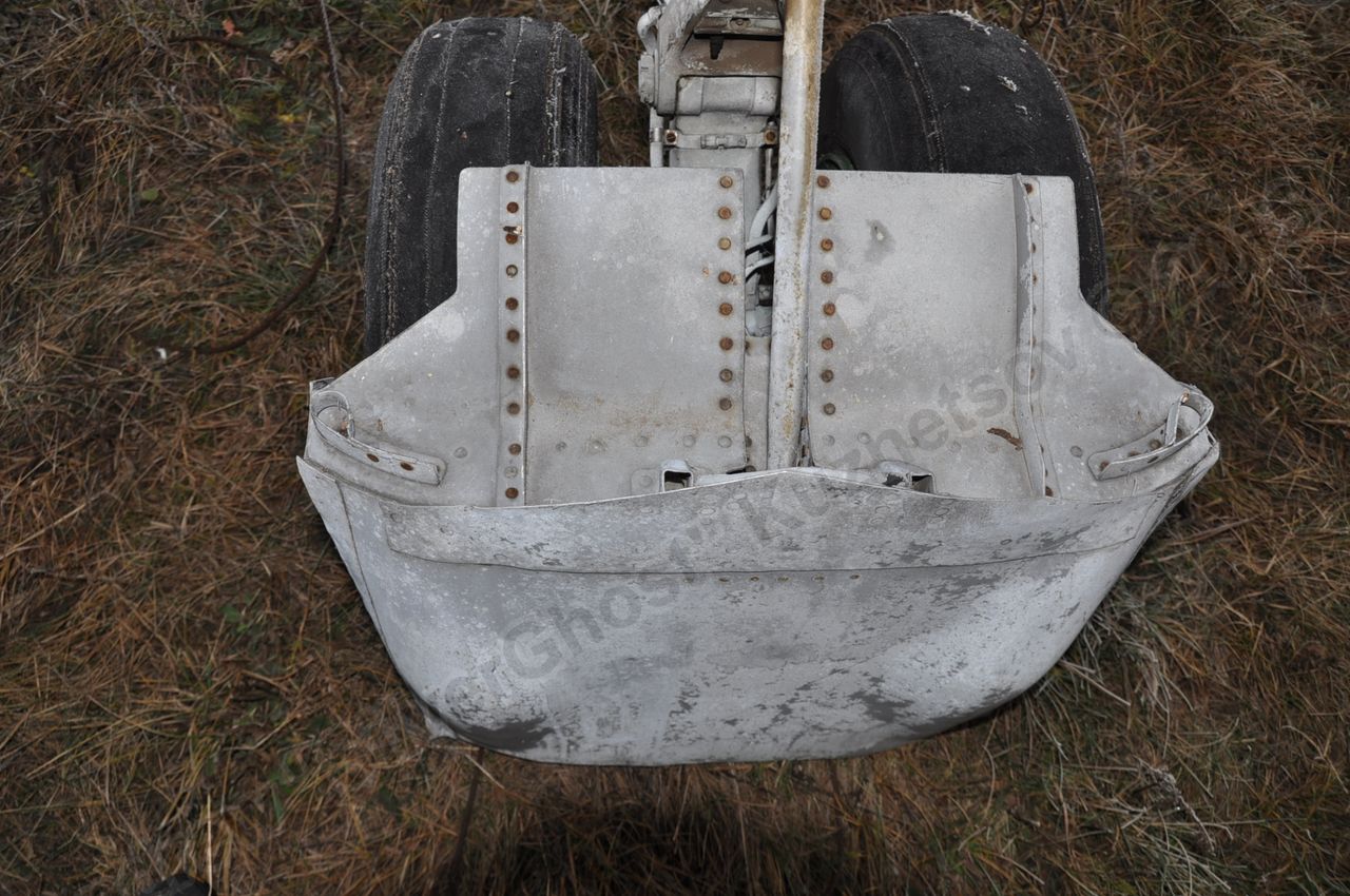 MiG-25PU_undercarriage_0148.jpg