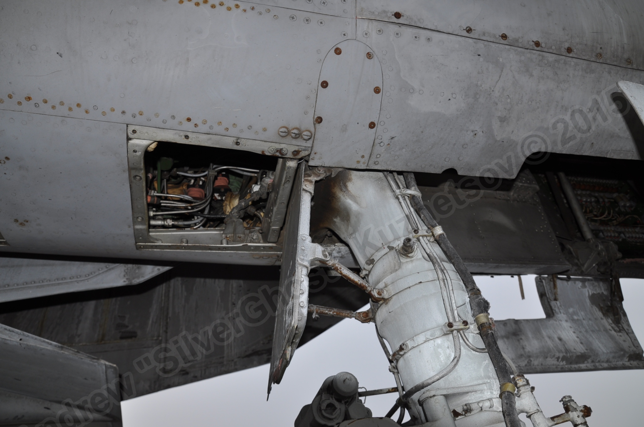 MiG-25PU_undercarriage_0153.jpg