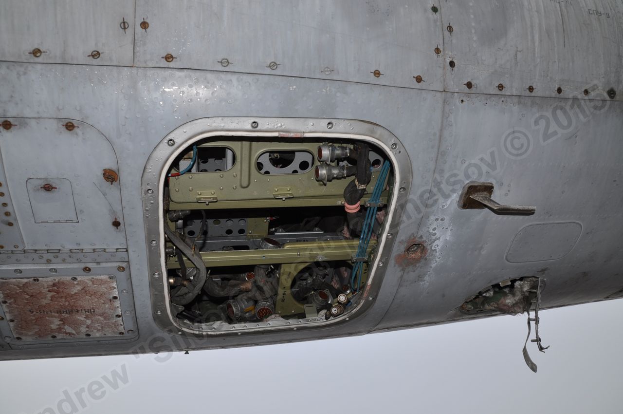 MiG-25PU_undercarriage_0158.jpg