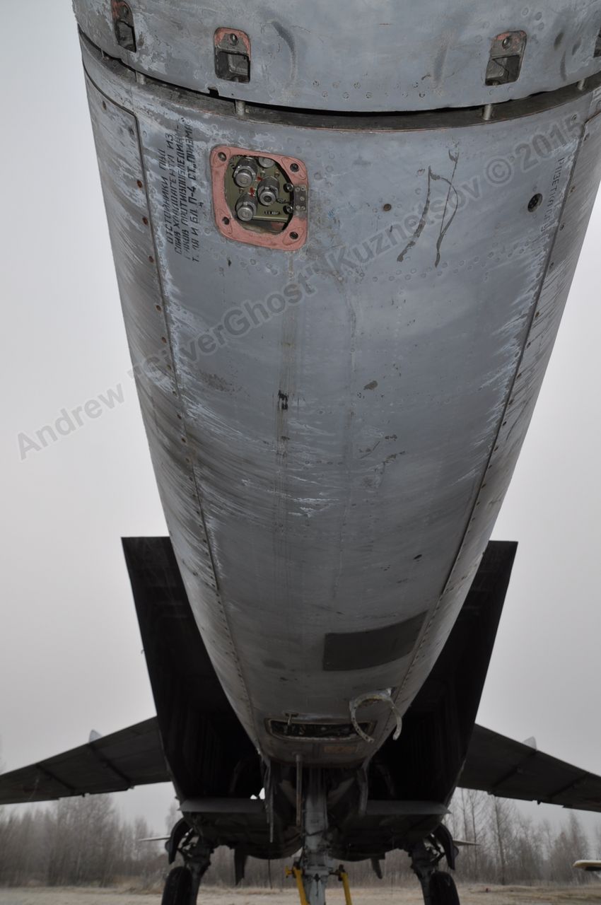 MiG-25PU_undercarriage_0162.jpg