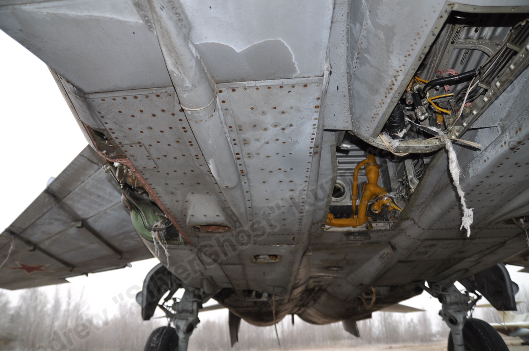 MiG-25PU_undercarriage_0165.jpg