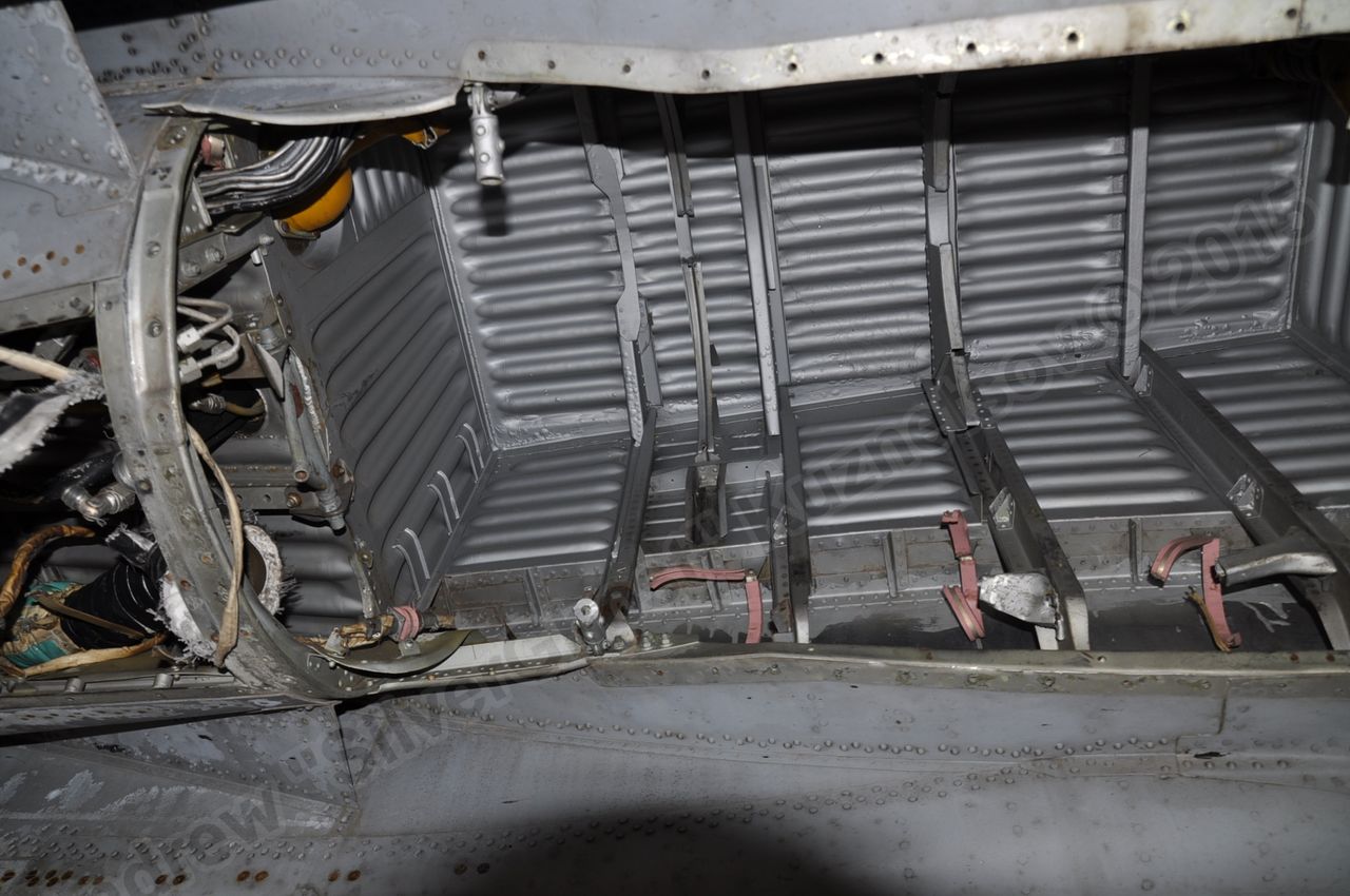 MiG-25PU_undercarriage_0181.jpg