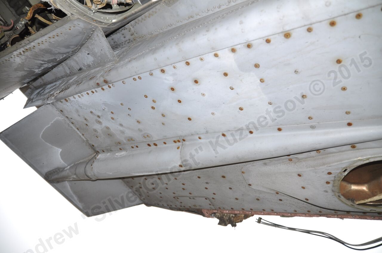 MiG-25PU_undercarriage_0188.jpg