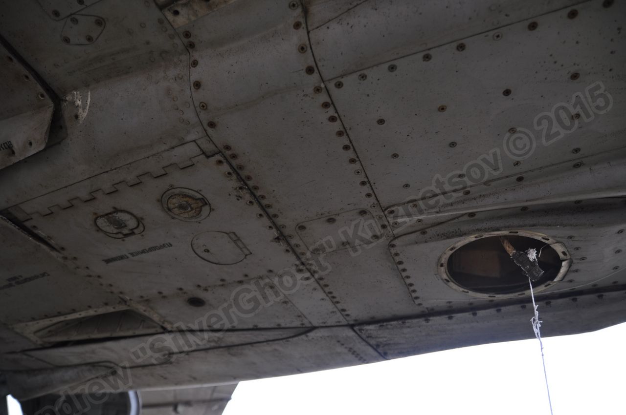 MiG-25PU_undercarriage_0196.jpg