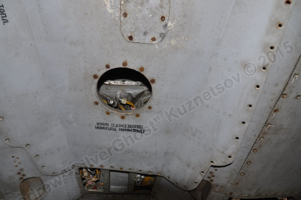 MiG-25PU_undercarriage_0198.jpg