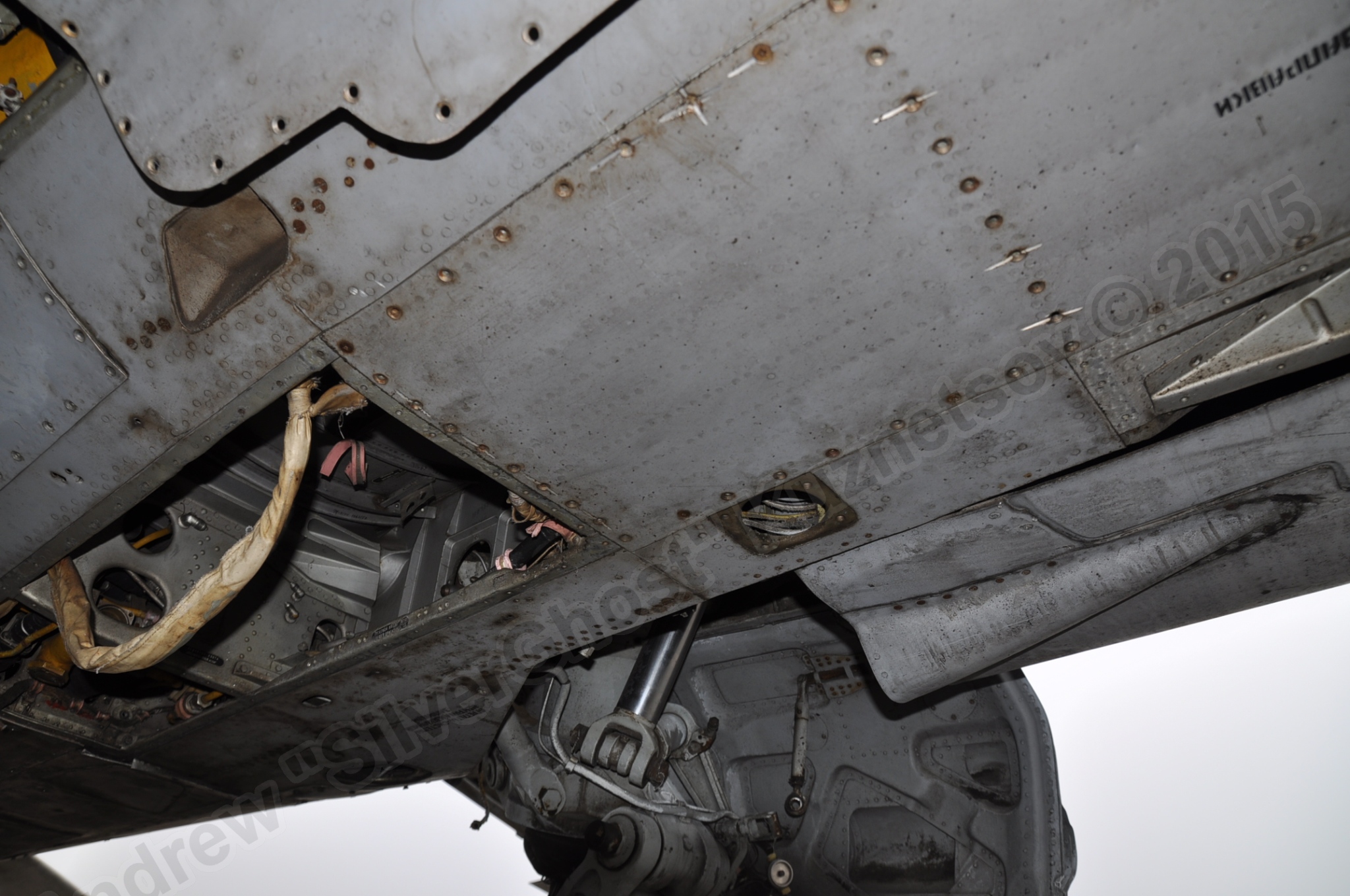 MiG-25PU_undercarriage_0200.jpg