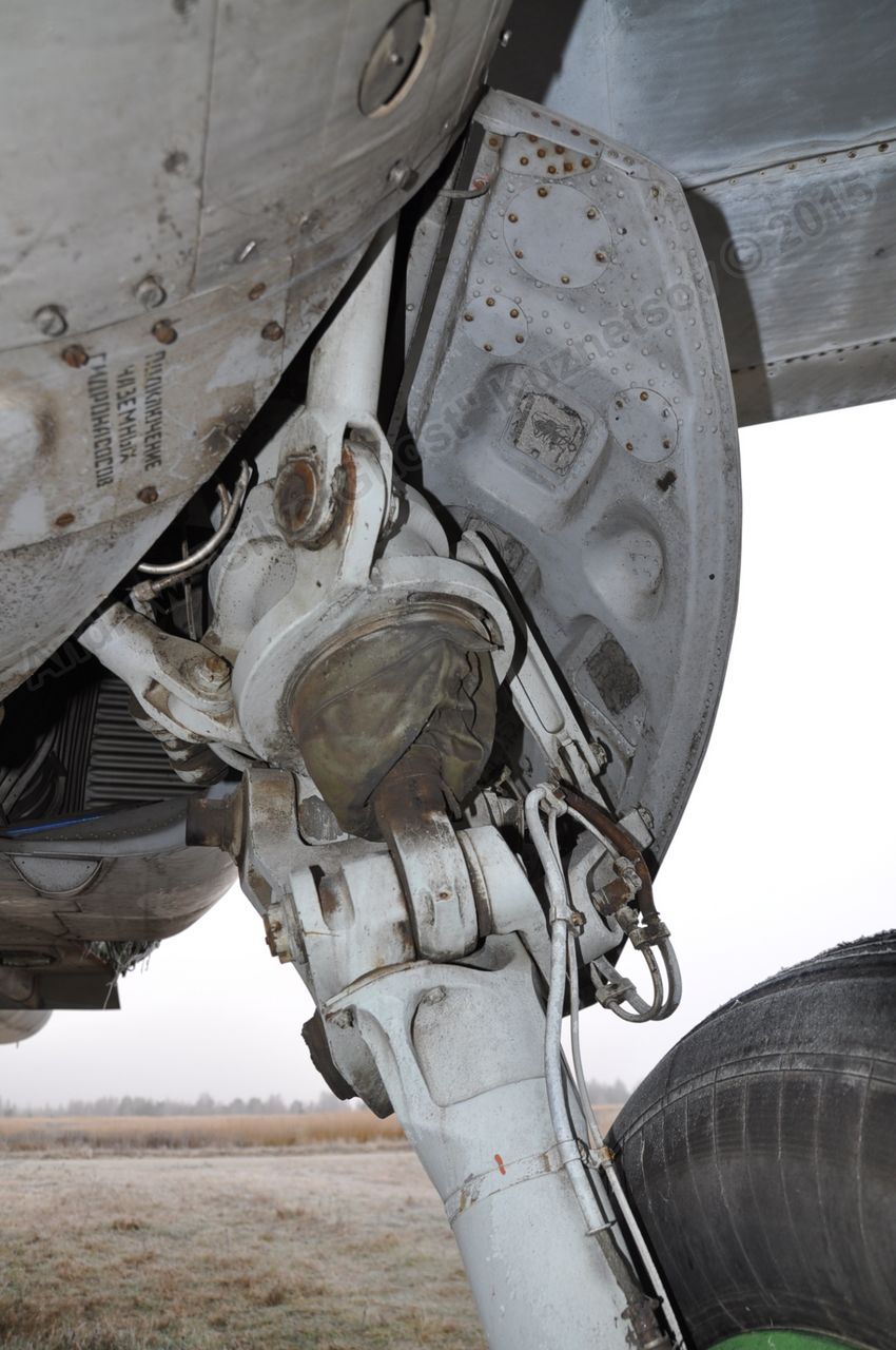 MiG-25PU_undercarriage_0213.jpg