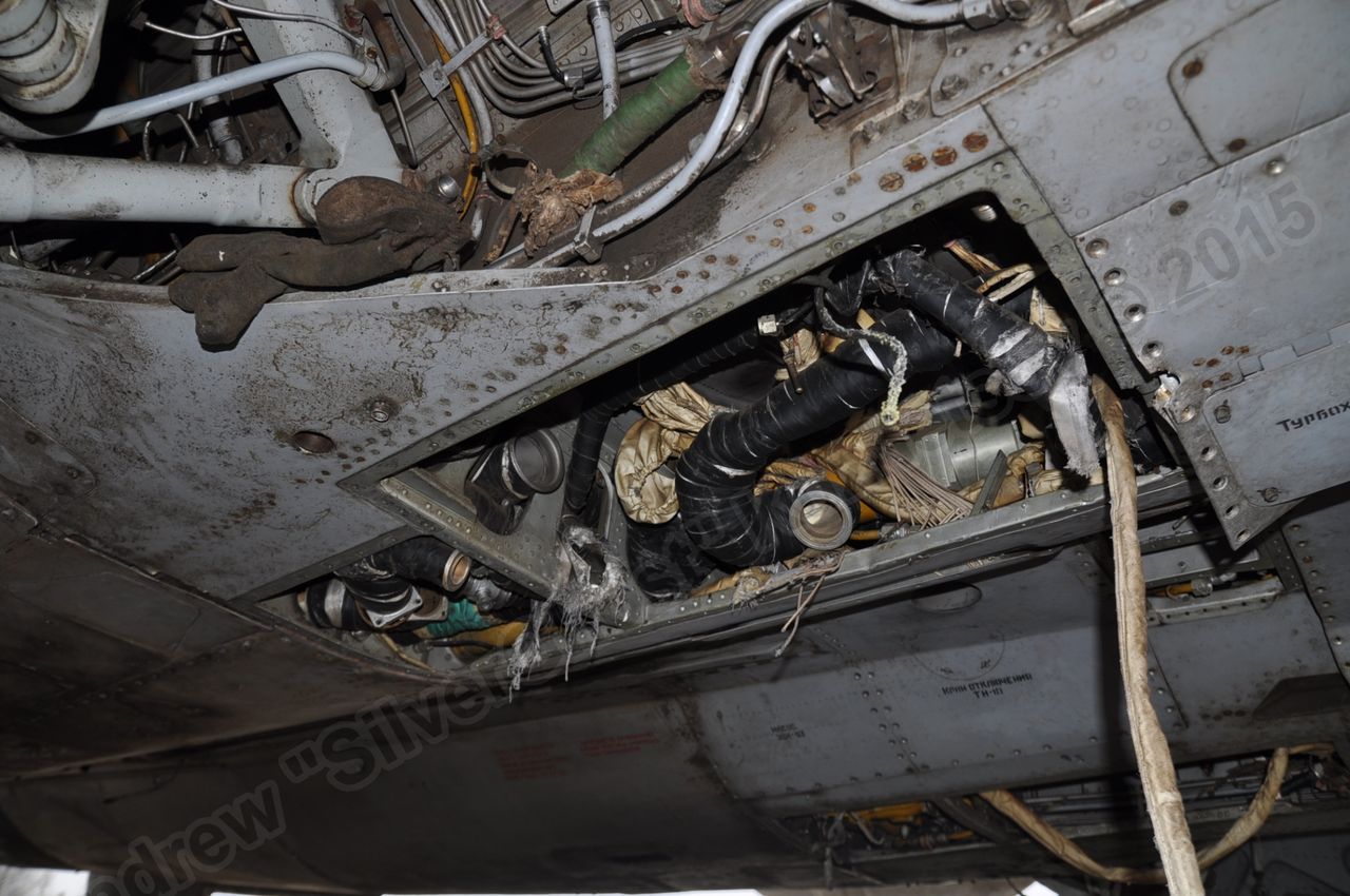 MiG-25PU_undercarriage_0224.jpg