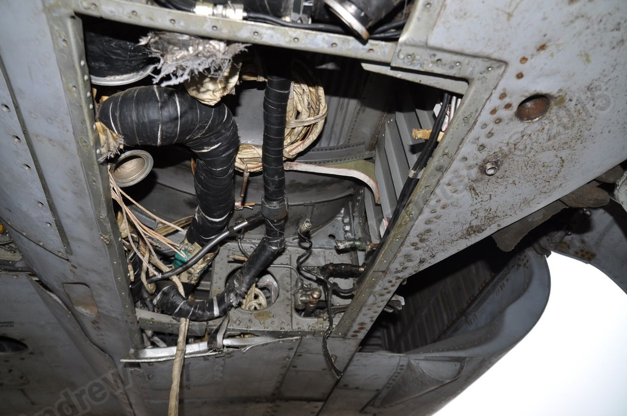 MiG-25PU_undercarriage_0234.jpg