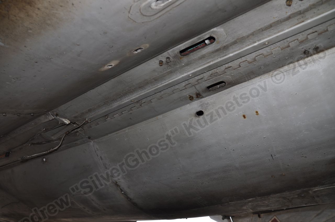 MiG-25PU_undercarriage_0241.jpg