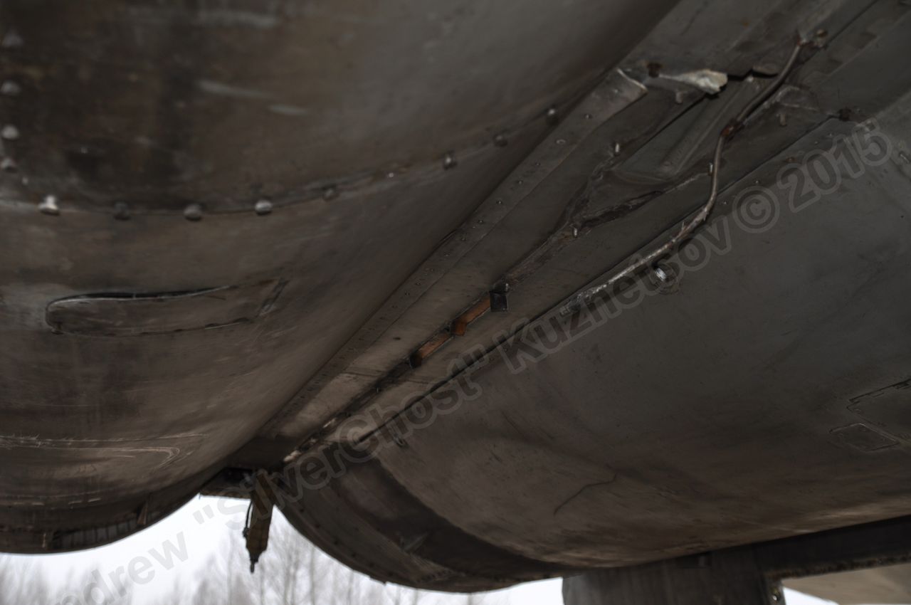 MiG-25PU_undercarriage_0242.jpg