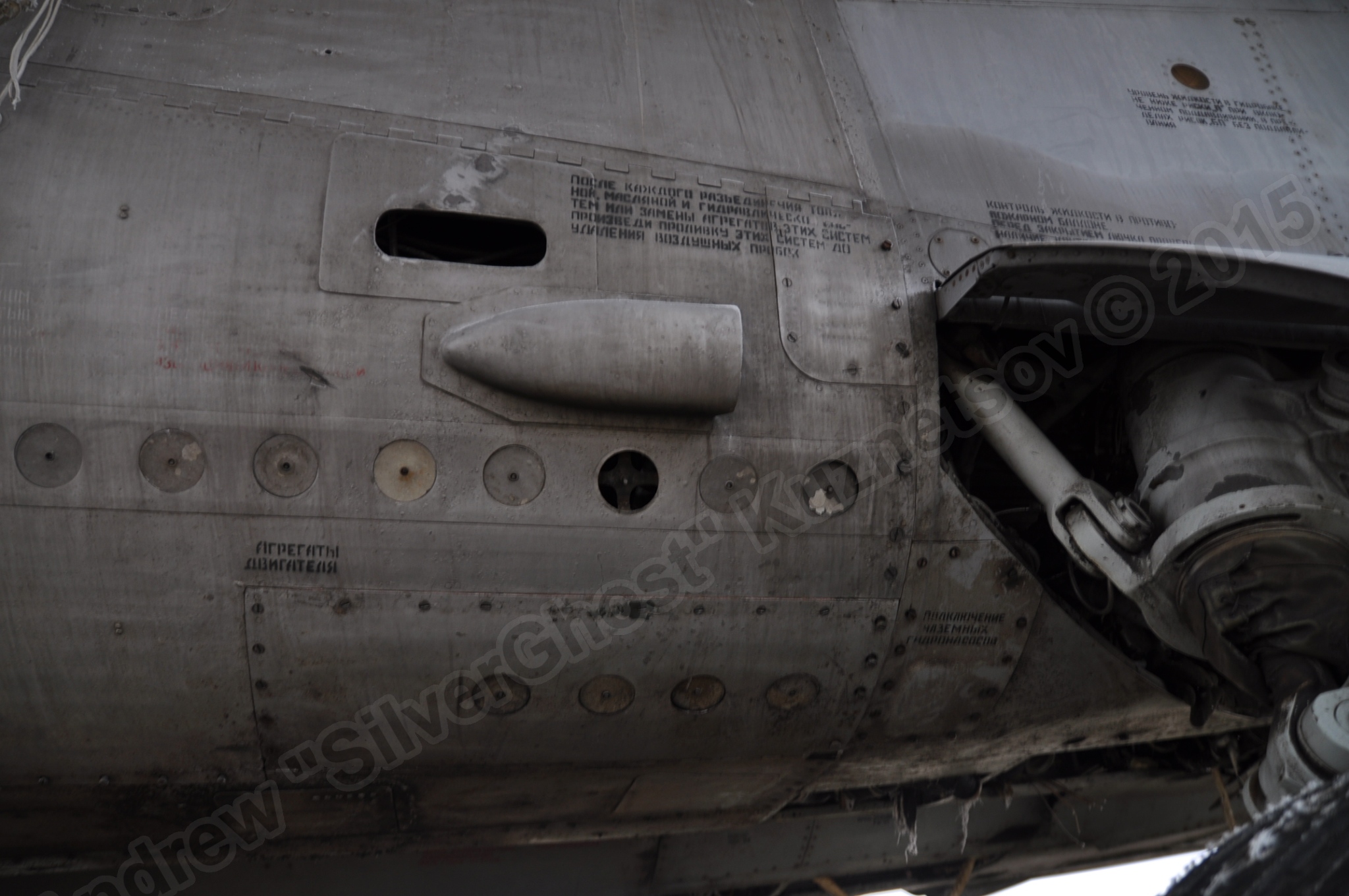 MiG-25PU_undercarriage_0247.jpg