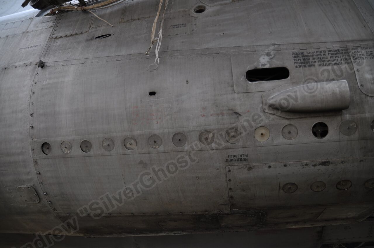 MiG-25PU_undercarriage_0248.jpg