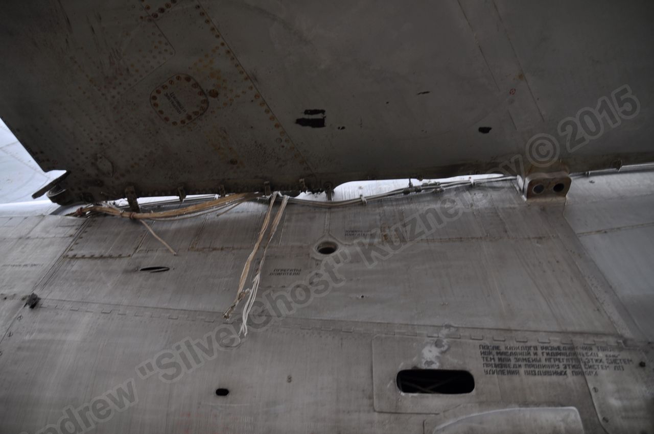 MiG-25PU_undercarriage_0249.jpg