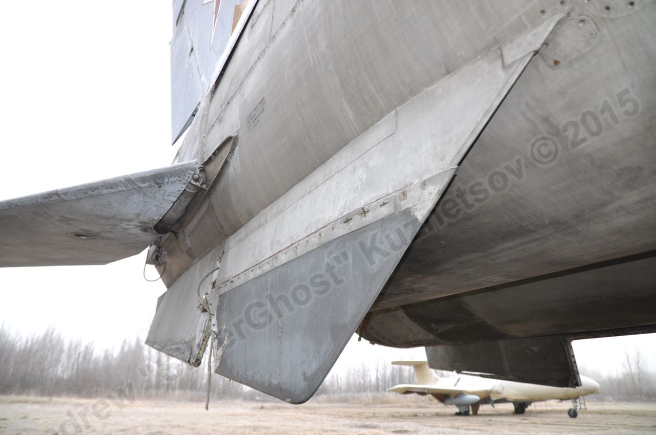 MiG-25PU_undercarriage_0257.jpg