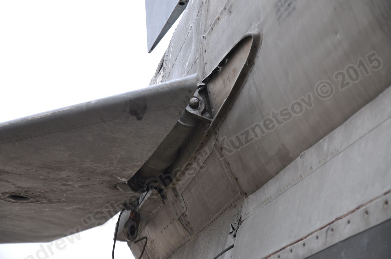 MiG-25PU_undercarriage_0258.jpg