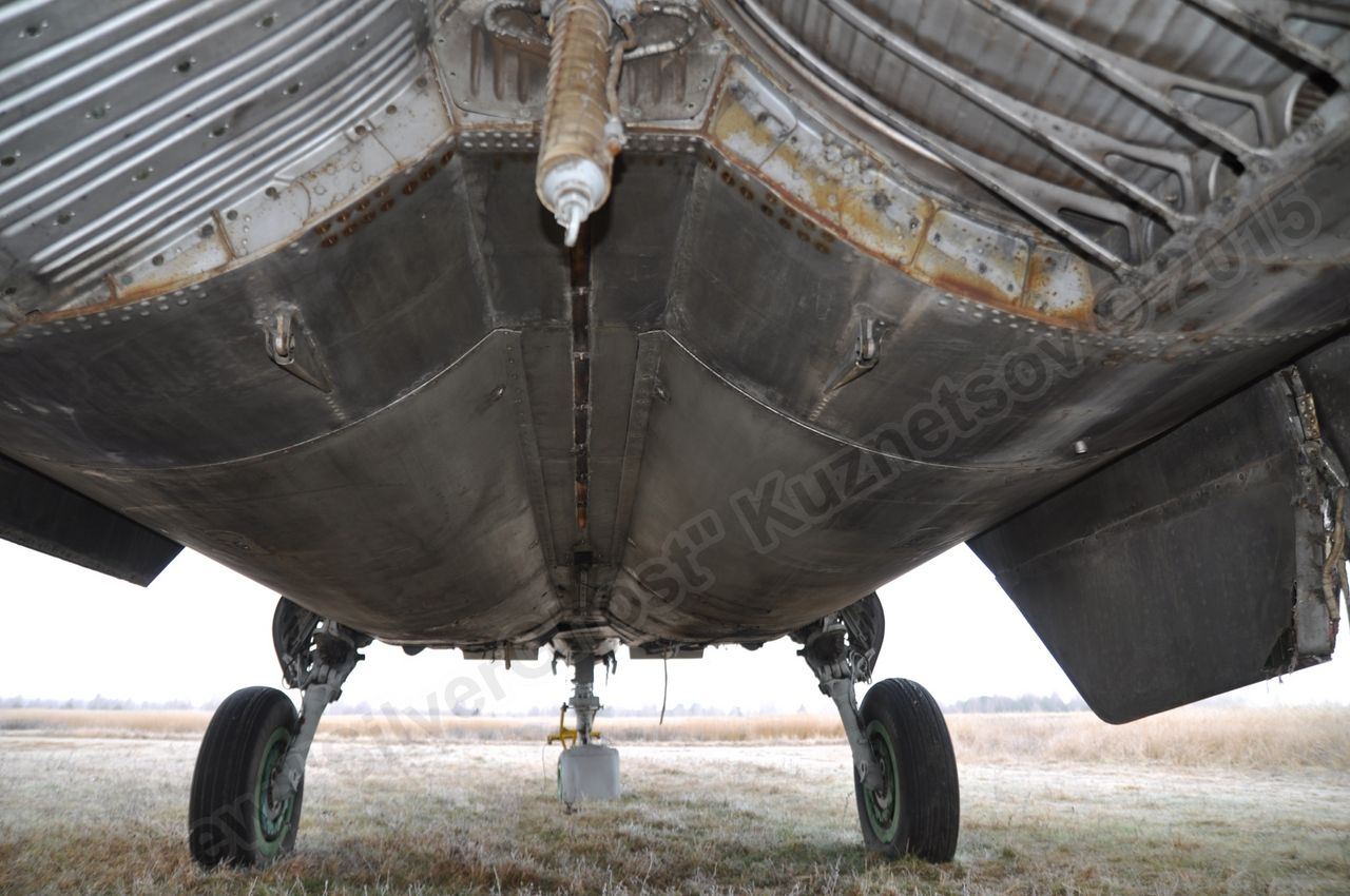 MiG-25PU_undercarriage_0270.jpg