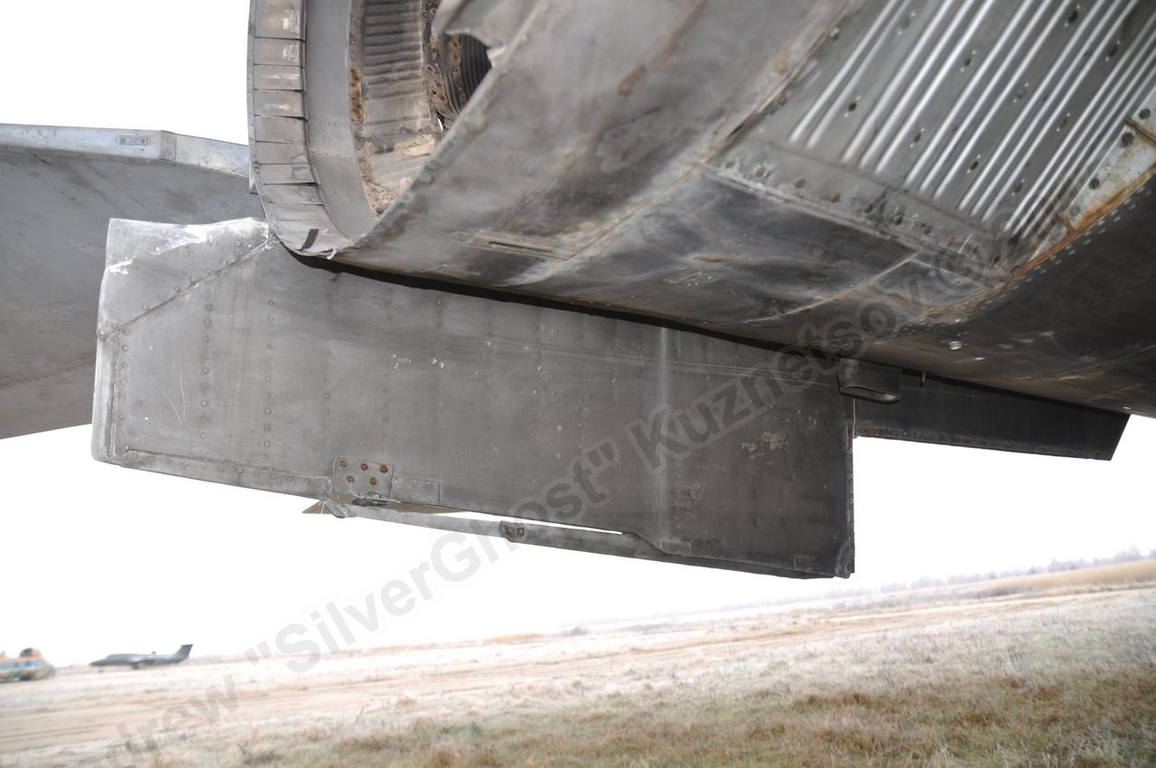 MiG-25PU_undercarriage_0271.jpg