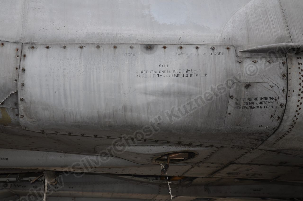 MiG-25PU_undercarriage_0276.jpg