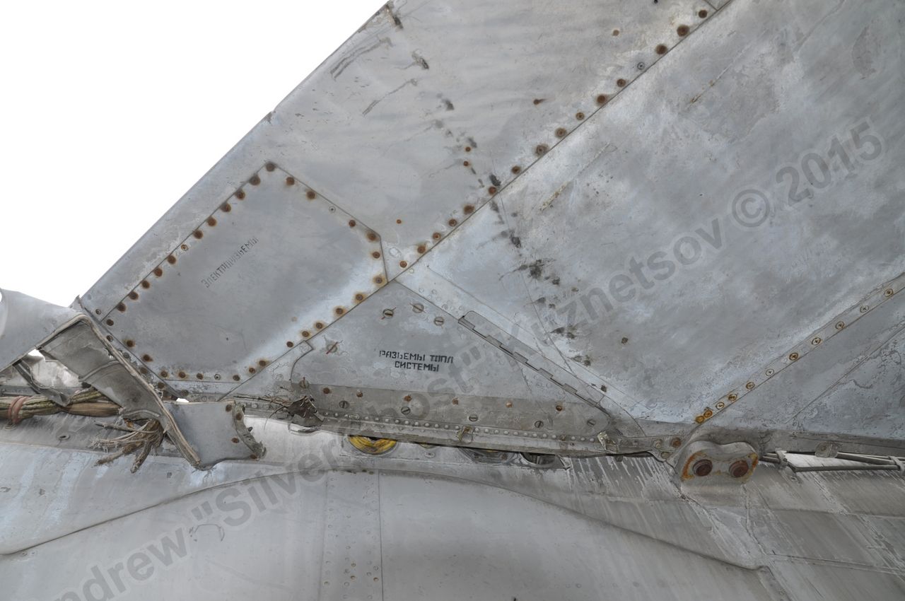 MiG-25PU_undercarriage_0281.jpg