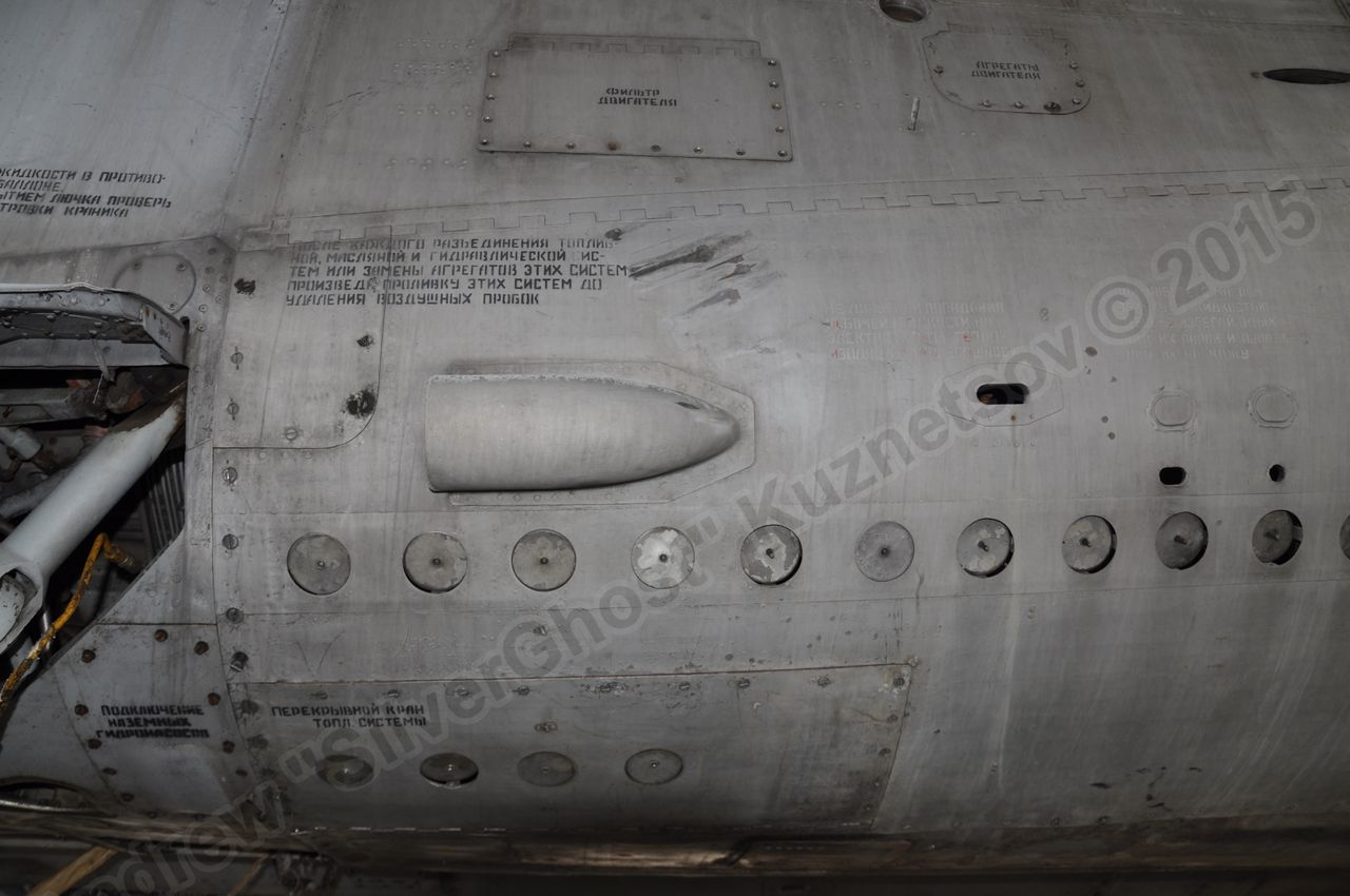 MiG-25PU_undercarriage_0286.jpg