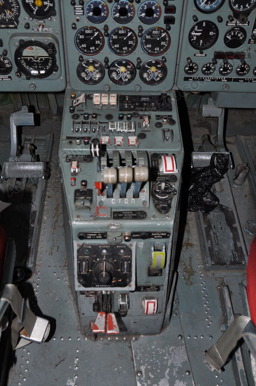 Yak-40_RA-87500_0019.jpg