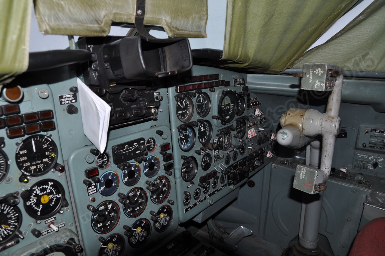 Yak-40_RA-87500_0033.jpg