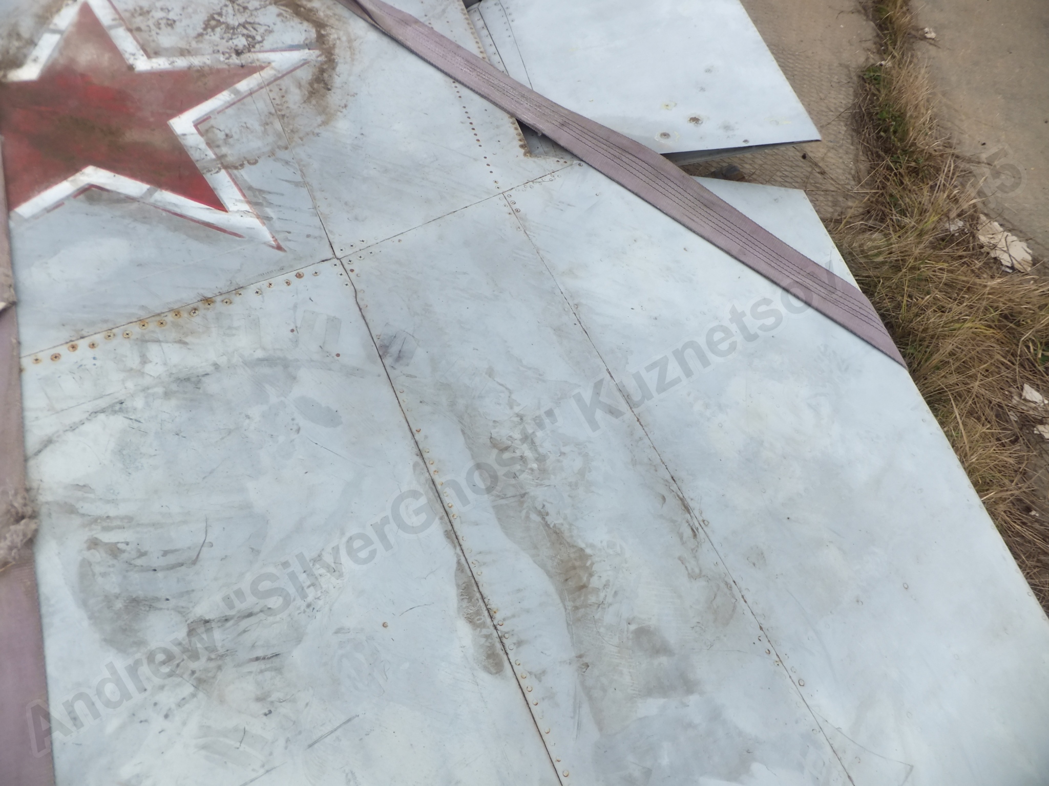 MiG-25PU_wing_0004.jpg