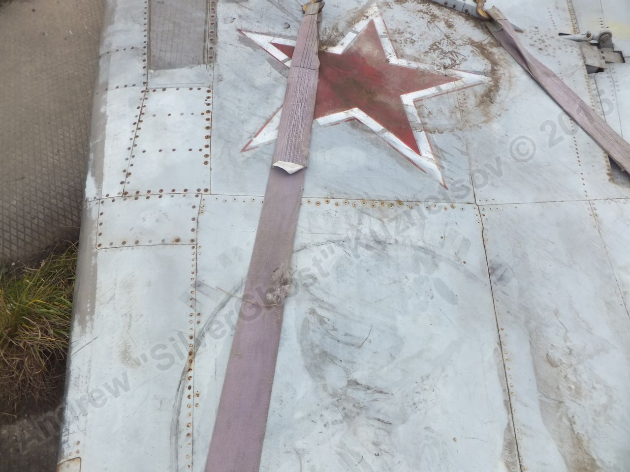 MiG-25PU_wing_0005.jpg