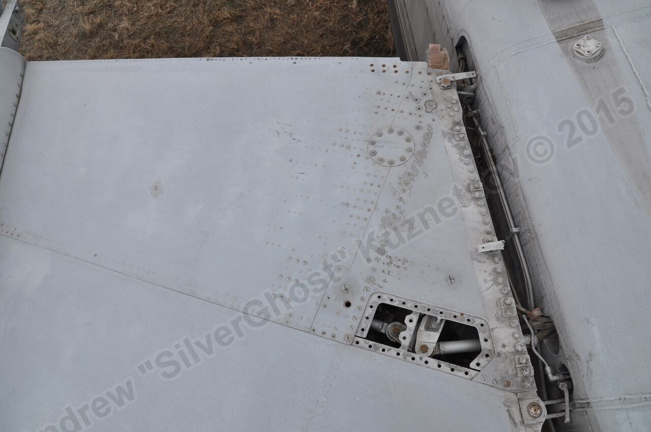 MiG-25PU_wing_0051.jpg