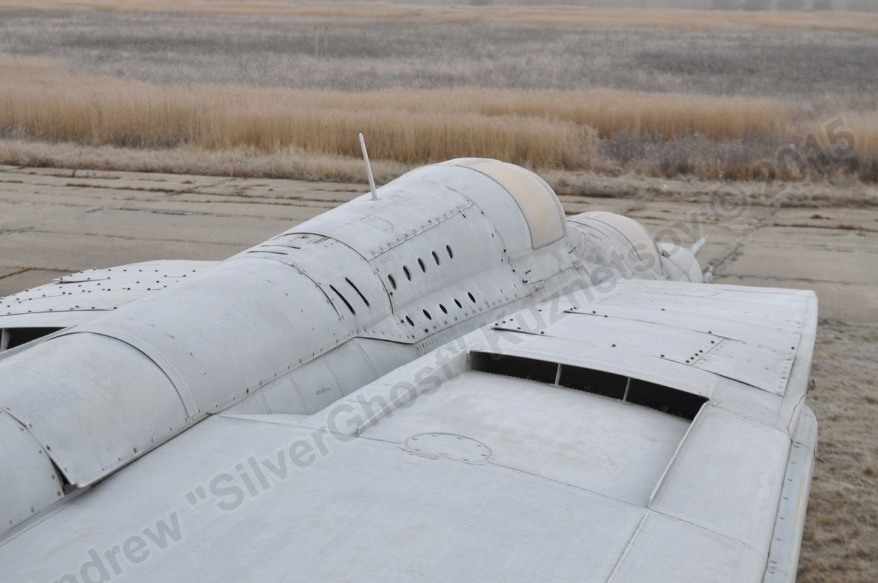 MiG-25PU_wing_0053.jpg