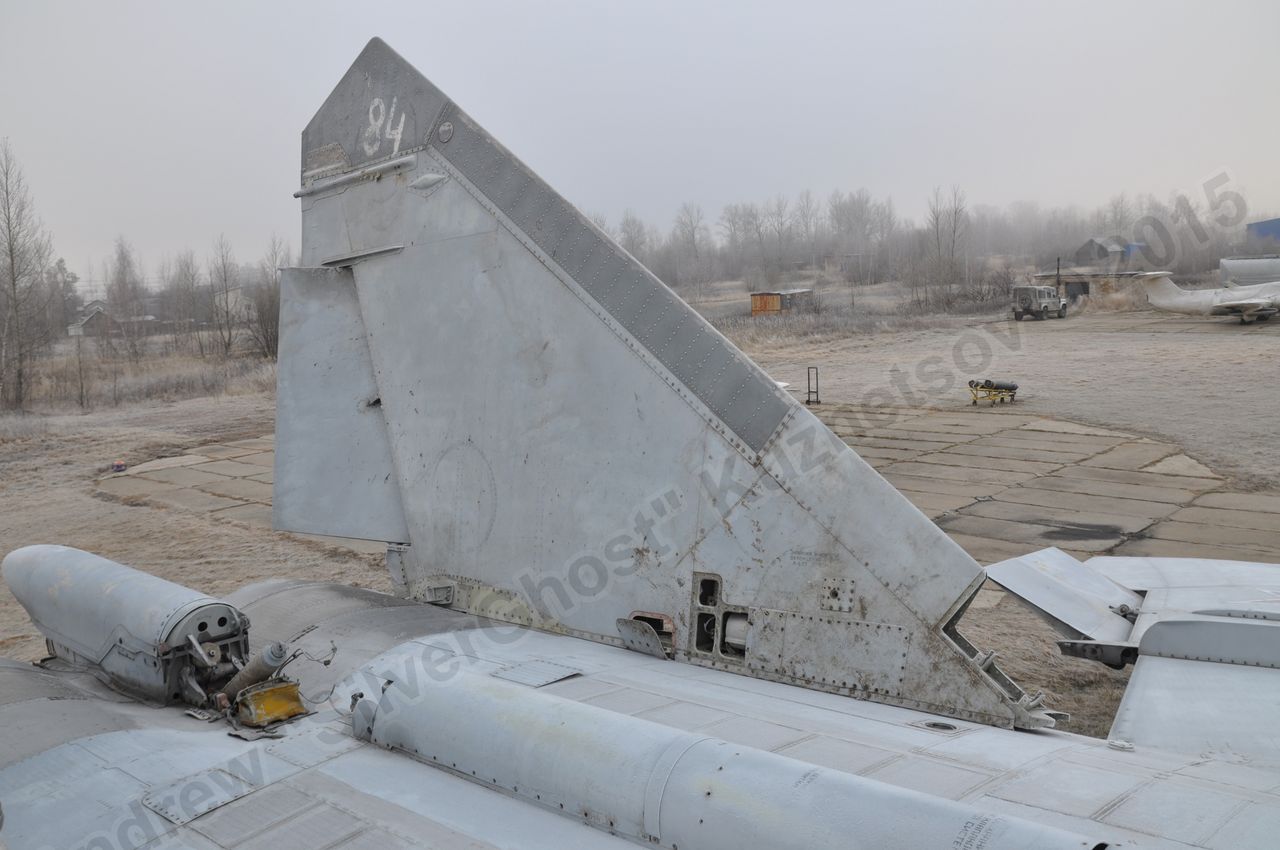 MiG-25PU_wing_0058.jpg