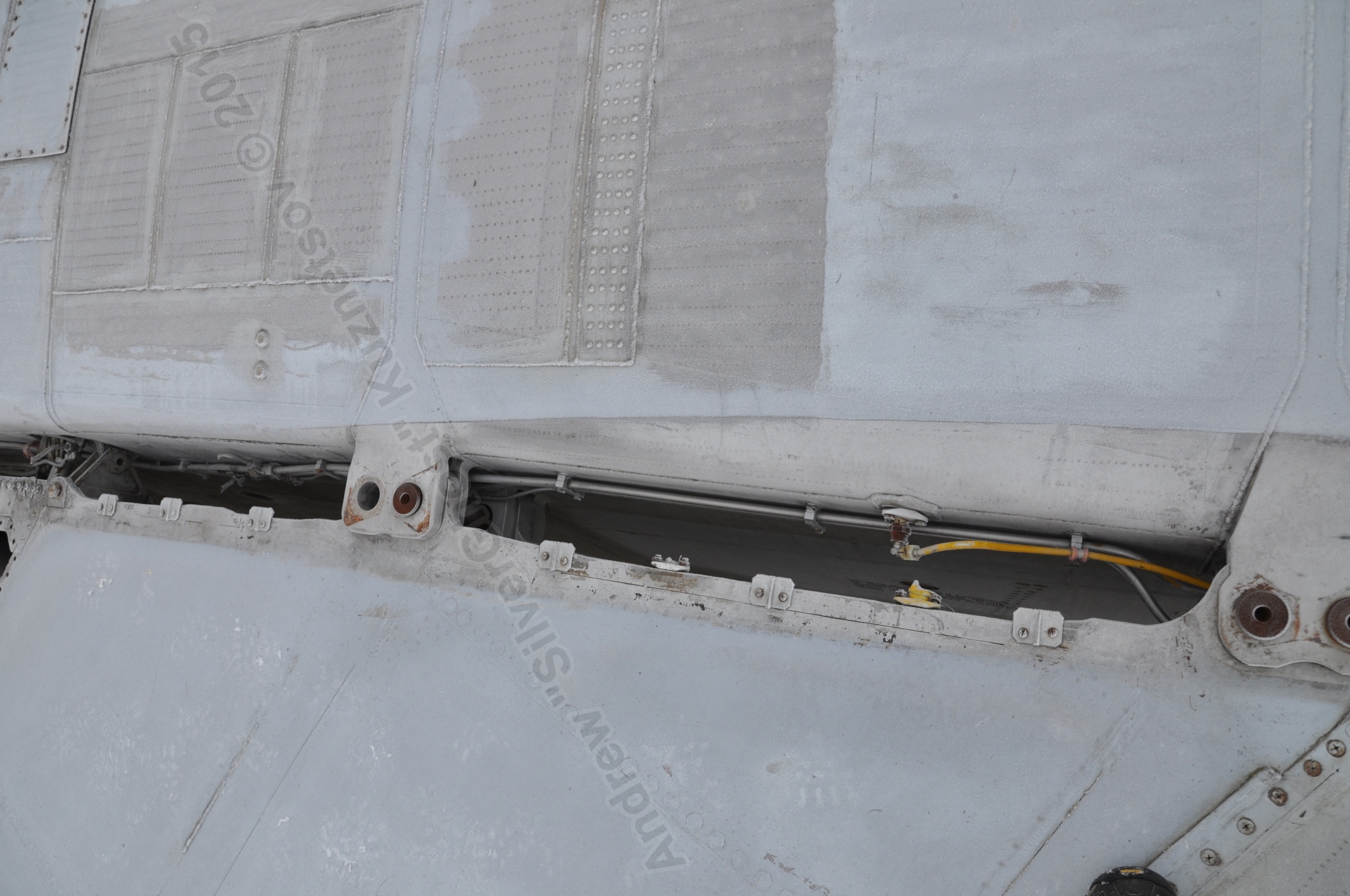 MiG-25PU_wing_0061.jpg
