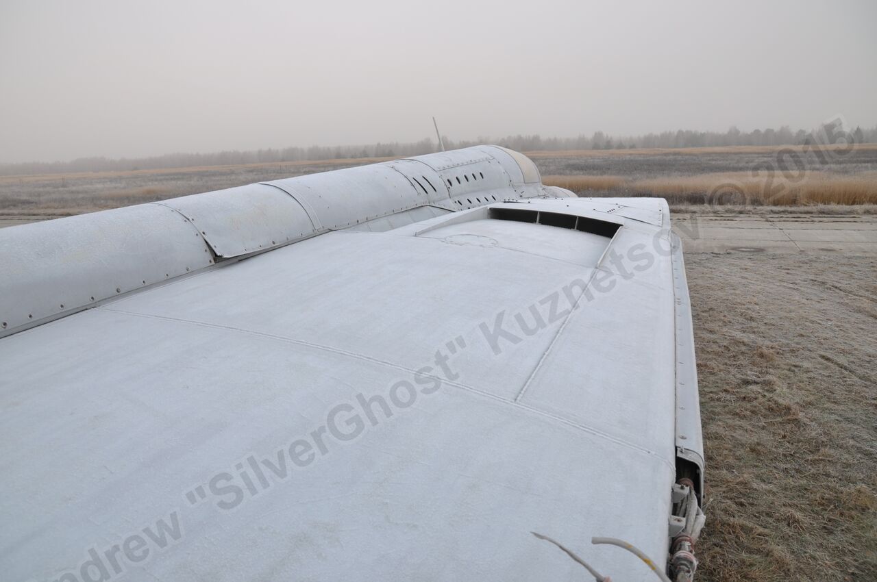 MiG-25PU_wing_0063.jpg
