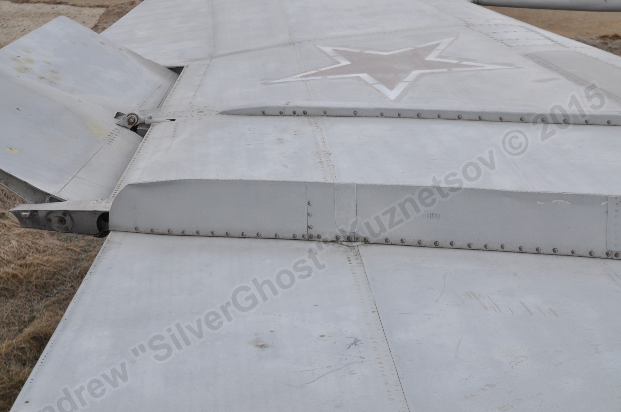 MiG-25PU_wing_0090.jpg