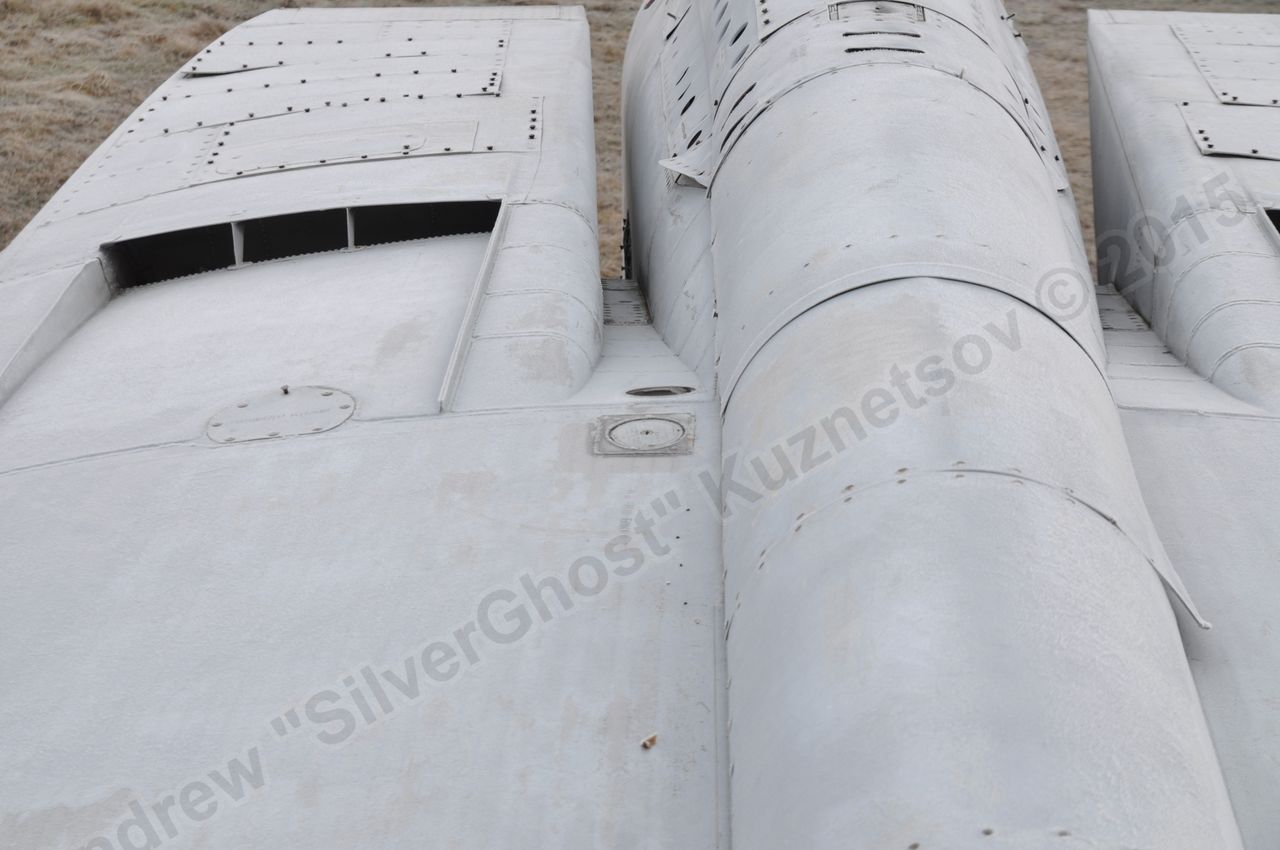 MiG-25PU_wing_0098.jpg