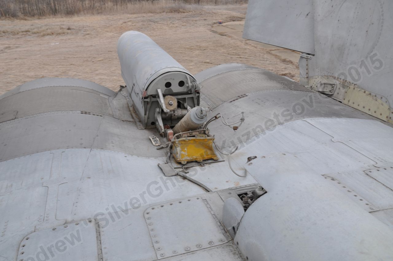 MiG-25PU_wing_0105.jpg