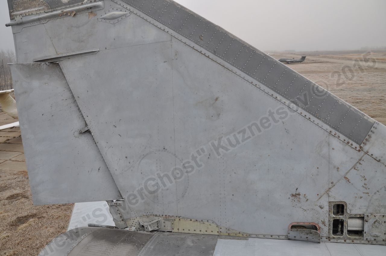 MiG-25PU_wing_0112.jpg